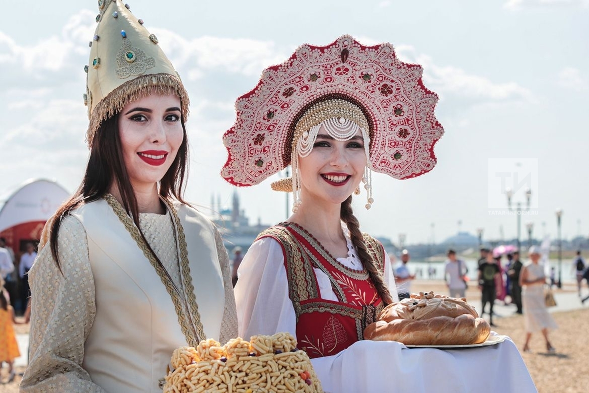 Первая национальная группа. Этно ярмарка. Этно фестиваль. Татарская национальный группа в этно стиле. Этнофестиваль в грузинском стиле.