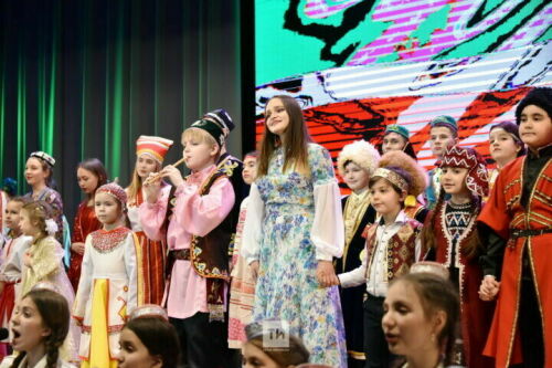 Уроки татарского для родителей и обмен семьями: в Татарстане обсудили пути сохранения родных языков