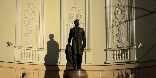 «Будучи наделенным статусом первого татарского поэта, Тукай, безусловно, идеализировался»