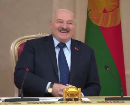 Глава Удмуртии подарил Лукашенко лыжи