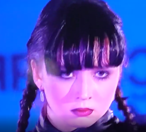 Камилла Валиева исполнила танец из популярного сериала «Уэнсдэй»