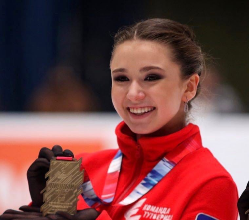 Камила Валиева поделилась фотографиями с чемпионата России по прыжкам