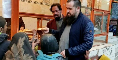 Казанский фонд раздал 12 тыс. хлебных лепешек афганским беженцам в шести районах Кабула