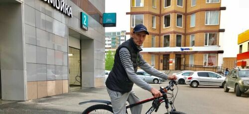 «В хадже меня оберегали двое крепких парней, они просили паломников расступиться, чтобы я мог проехать на коляске»