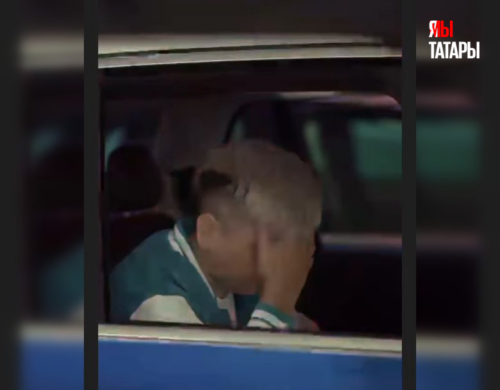 Элвин Грей объяснил, что он делал в полицейской машине