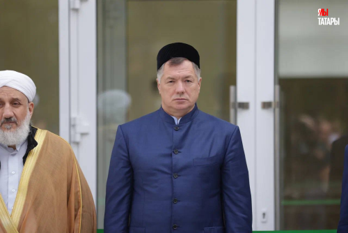 Марат Хуснуллин выступал на открытии исламского института в татарском френче
