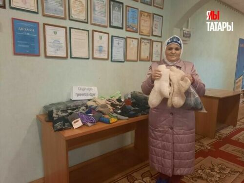 Татарские бабушки вяжут носки для мобилизованных 