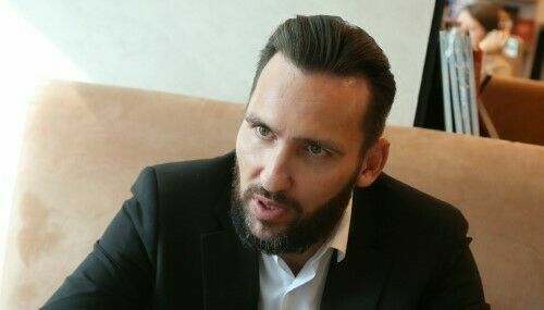 Свадебный ведущий Нияз Рахман: «Иногда ловишь себя на мысли: а сколько они продержатся?»