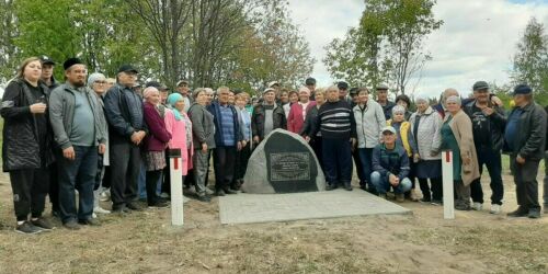 «Она нам снится»: на месте исчезнувшей деревни в Арском районе установили памятный камень