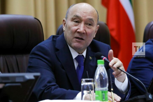 Марат Ахметов высказал свою обеспокоенность тем, что в регионах не выпускают учебники на национальных языках