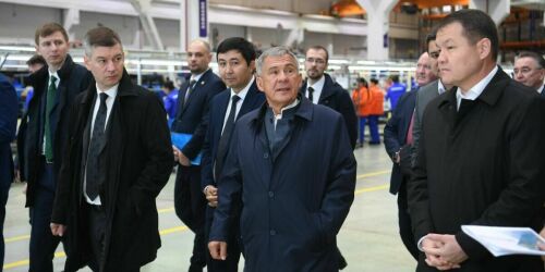 Новая зона для бизнеса, одна религия и язык: зачем Минниханов поехал в Каракалпакстан
