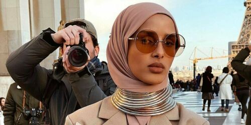 Мусульманка в хиджабе: скандал с Елизаветой II, во главе Vogue и скромная мода