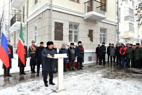 В Казани открыли мемориальную доску, посвященную герою Советского Союза Гани Сафиуллину