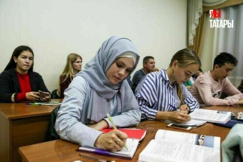 В Екатеринбурге возобновились бесплатные курсы татарского языка