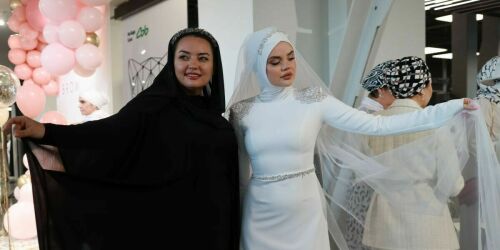 Fashion Iftar 2023: белая лента, крылья для защиты и тема насилия в семье