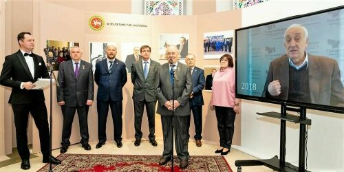 «Благодаря ему арабский мир полюбил нас»: в Казани открыли выставку памяти Тимура Акулова