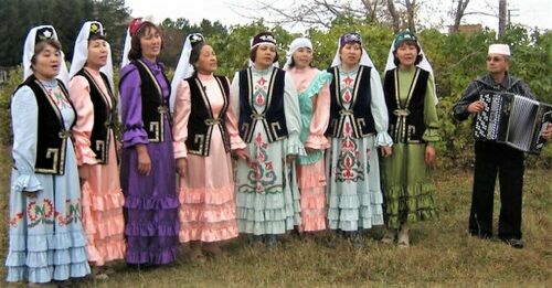 «Кыпчакская основа тоболо-иртышских татар усиливалась в ходе общения их с казахами, узбеками и далее поволжскими татарами»