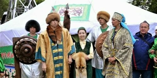 «Сибирско-татарским диалектам и говорам, за исключением тевризского и калмакского говоров, свойственно ц-оканье»