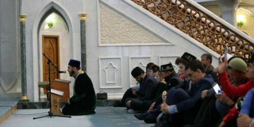 Ураза байрам-2023: как встретить праздник и во сколько идти на коллективный намаз