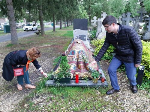Татарские писатели Шаех и Шамсутова посетили могилу Рудольфа Нуриева в Париже