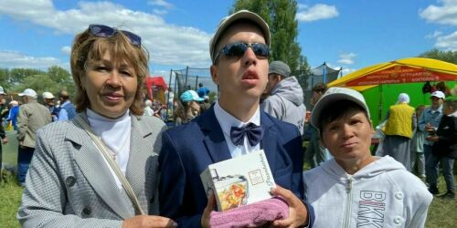 «Будущая звезда»: незрячий русский парень на Сабантуе исполнил «Киек каз юллары»