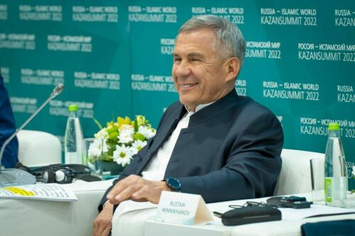 «Эшегезнең рәте юк», «Тяп-ляп не делайте»: откуда пошли мемные фразы Рустама Минниханова