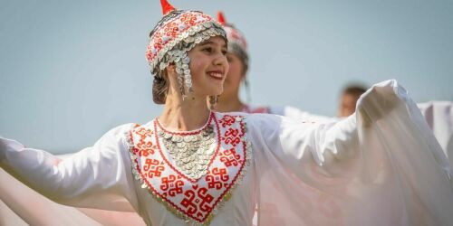 «Жениха находят бабушки и дедушки»: в татарском селе в Чувашии сохранились старинные традиции сватовства