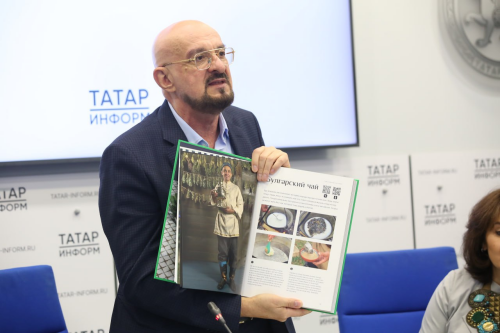 Кулинарный блогер Сталик Ханкишиев презентовал книгу, посвященную татарской кухне 
