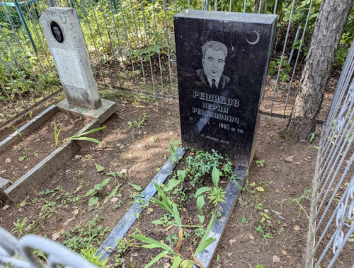 Могила поэта Керима Решидова станет объектом культурного наследия