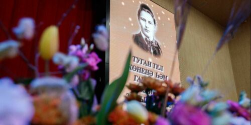 «Туган тел» и «Шагыйрь» теперь и на фарси: читает иранист Алсу Арсланова