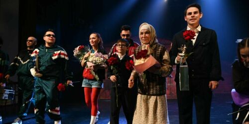 «Отцы и дети», гопники, Цой и трусливый батыр: премьера в театре Кариева
