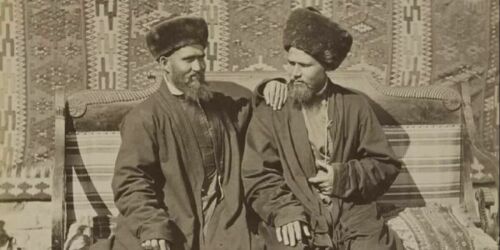 «В Служилой Уре до сих пор существуют предания о переселившихся сюда казахах, работавших у местных баев пастухами и конюхами»