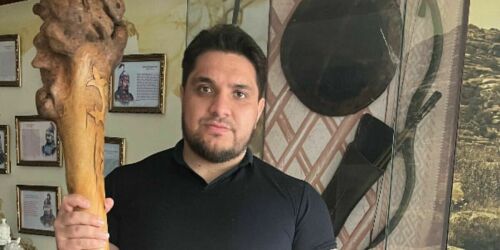 «Татарский Самсон» из Казахстана: приседания с барашком, проезд машиной и чемпионат по лещам