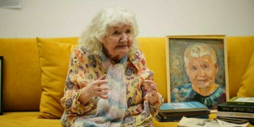 97-летняя Зумарра Халитова: «Я еще живу. Хожу по земле. Пишу книгу о сыне»