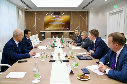 Минниханов провел встречу с новым Генеральным консулом Узбекистана в Казани Нодиржоном Касимовым.