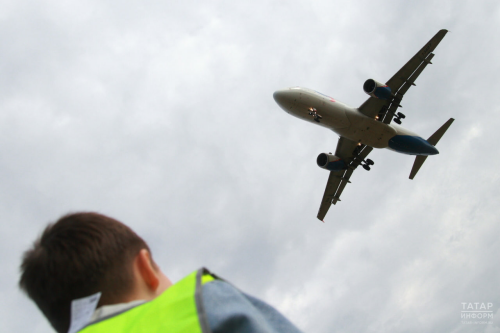 Пассажирский самолет Ту-214, собранный в Казани, совершил первый полет