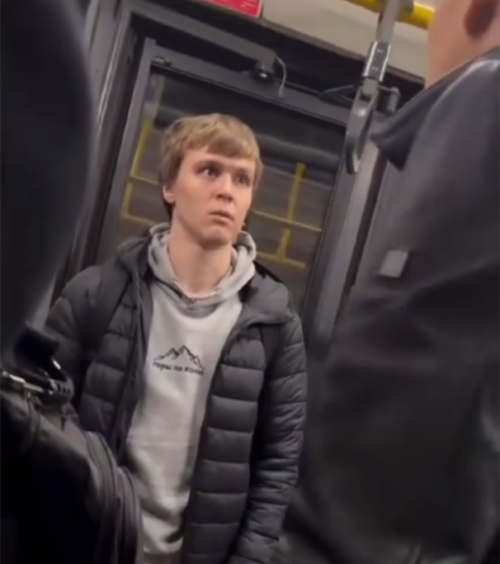Татарский спортсмен-единоборец нокаутировал дебошира в автобусе и прославился в американских мемах