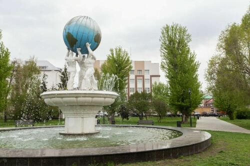 Со скульптуры в центре Казани пропал земной шар