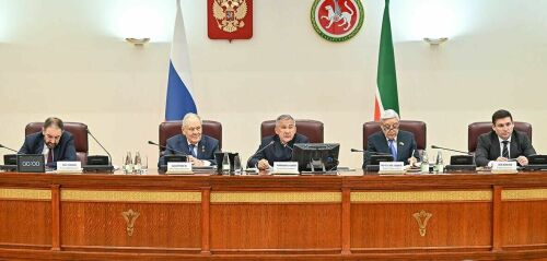 «Чтобы люди знали язык матери»: стратегию нацполитики РФ до 2036 года обсудили в Казани