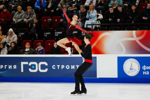 Казанская фигуристка Эвелина Валиева вернулась на лёд и посвятила победу хирургу