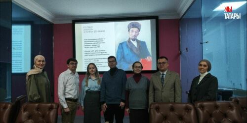 «Первыми, кто изменил свои взгляды под европейским влиянием, были трое казанских татар – Шихабетдин Марджани, Хусаин Фаизхани и Каюм Насыри»