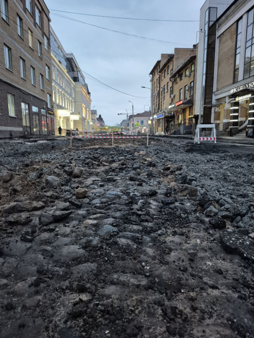 В центре Казани обнаружили старую мостовую на улице Тази Гиззата