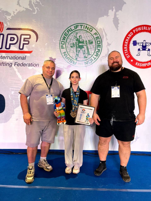 Татарка из Ульяновска Камила Шарафутдинова стала чемпионкой Азии по пауэрлифтингу