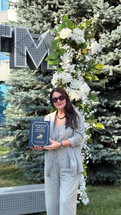 Книга «Золотая Орда в мировой истории» отправляется к победительнице в Чебоксары 