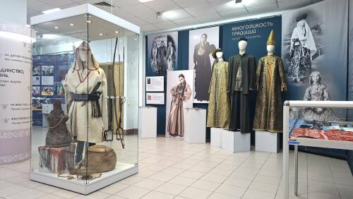В Музее истории Кронштадта представили костюмы из коллекции татарского дизайнера Султана Салиева