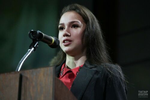 Алина Загитова под песню «Эзләдем-табалмадым» вспоминает свои татарские корни