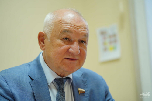 Гильмутдинов: часы на изучение родных языков в школах сокращать нельзя