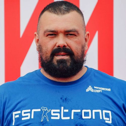 В Туле «самый сильный татарин» одной рукой поднял 120-килограммовую гантель