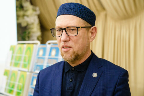 Казанский предприниматель и благотворитель Илдар Баязитов издал мультимедийный сборник стихов