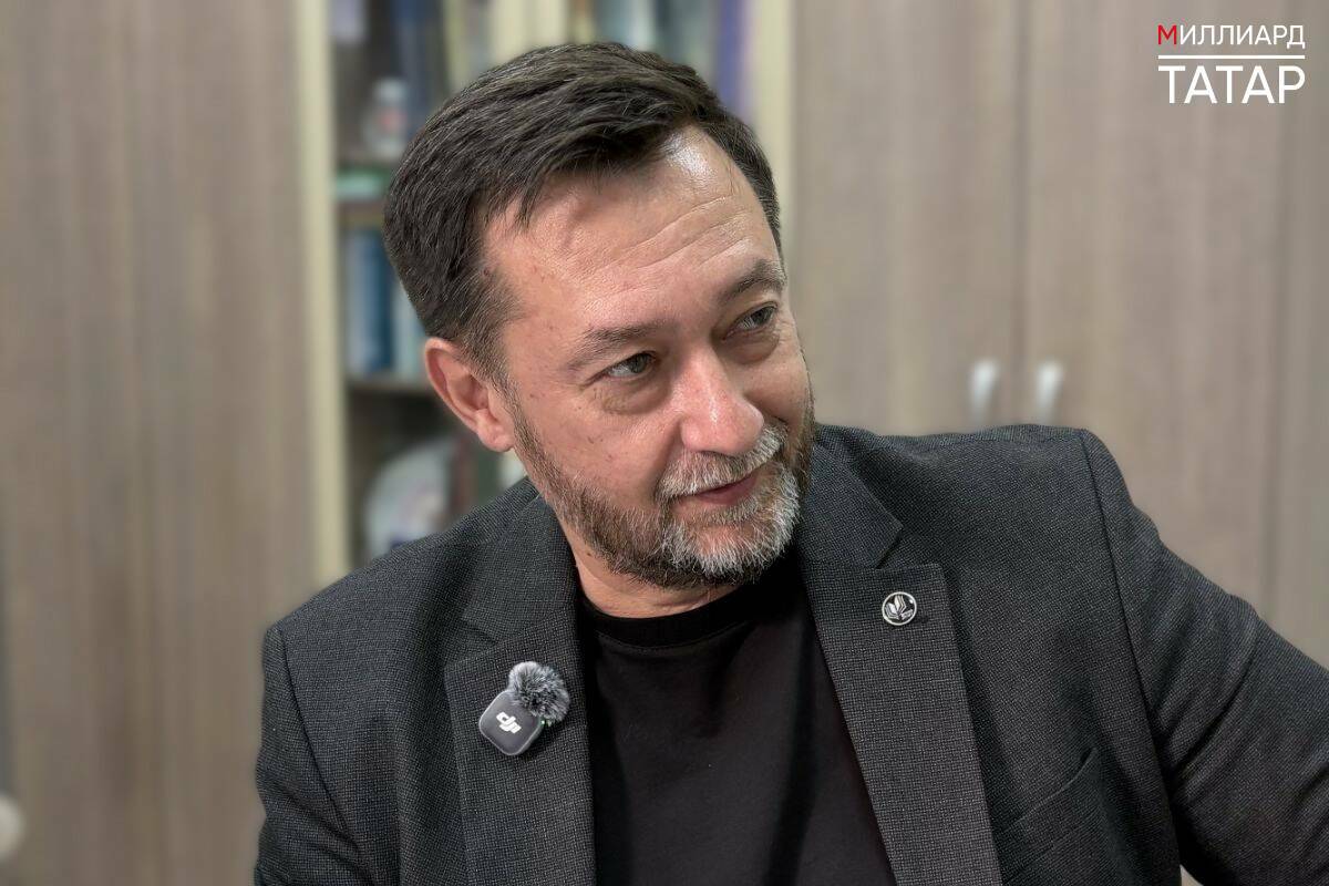 Каждый год в регионы компактного проживания татар из Татарстана отправляются специалисты Института языка, литературы и искусства им. Г.Ибрагимова – они собирают уникальные традиции и языковые особенности, фиксируют реальность татарских деревень. О том, как прошли историко-культурные экспедиции в этом году и что удалось найти, рассказал доктор филологических наук и заместитель директора ИЯЛИ по науке Олег Хисамов. Подробнее – в материале «Миллиард.Татар».